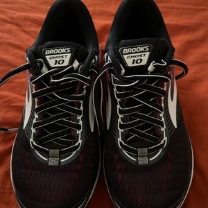 BROOKS SNEAKERS